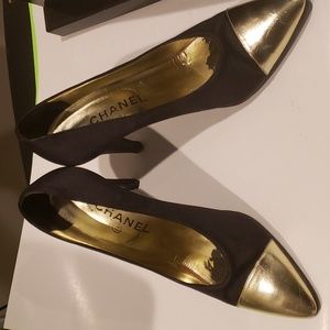 Chanel gold toe black heels